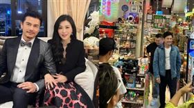 呂良偉近日也被網友在懷舊玩具店捕獲，樣態十分年輕。（圖／翻攝自呂良偉微博、小紅書）