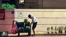 面對近日湧現的買花人潮，盆栽爺爺感謝大家的捧場。（圖／翻攝自Dcard）