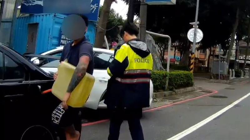 桃園男租車1小時「揩油」他：網路上學的