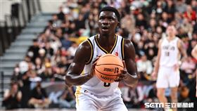 ▲台北戰神主場開幕戰，中信特攻阿巴西執行罰球。（圖／記者劉彥池攝影）