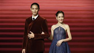 曹佑寧緊張卡詞　主持處女秀評價兩極