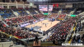 ▲台北戰神主場開幕戰，啟用全新地板。（圖／記者劉彥池攝影）