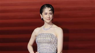 劉奕兒辣穿平口禮服秀　胸口鑲鑽超級搶眼