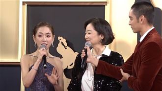 曹佑寧「麥克風快塞嘴裡」　林青霞出手了