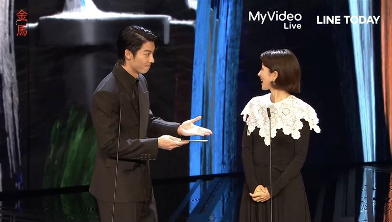 許光漢合體滿島光　搭肩笑：希望一起演戲