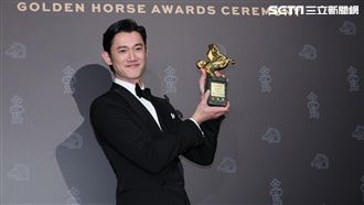 吳慷仁奪影帝哭了！邵雨薇真實表情被拍