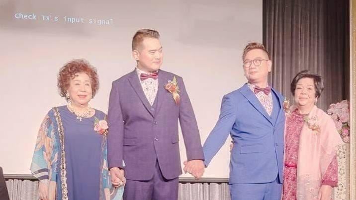 恭喜黃越綏乾兒子結婚了　對方也是男生