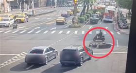 北市男子酒駕騎電動滑板車，被開罰又依公共危險罪送辦。（圖／翻攝畫面）