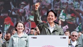 民進黨主席暨總統侯選人賴清德26日上午出席「花蓮競選總部成立大會」，首次與副總統候選人蕭美琴同台造勢。（圖／民進黨提供）