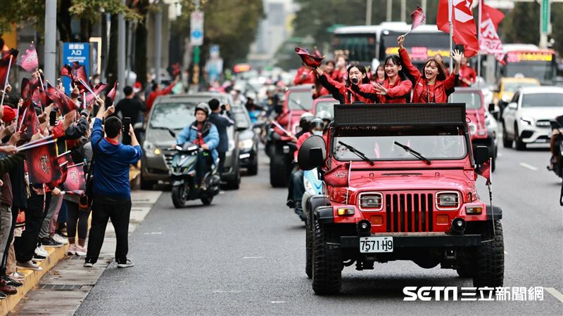小龍女封王遊行初體驗　她一上車就淚崩！