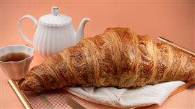 糕餅小舖｜高雄漢來大飯店LB「8倍霸王可頌」和「4倍巨大可頌」，高雄漢來大飯店提供