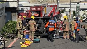 車禍,翻覆,小貨車,滑動,手煞車,