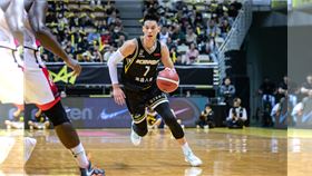 新北國王林書豪對上前東家鋼鐵人繳出PLG生涯第4次大三元。（圖／PLG聯盟提供）