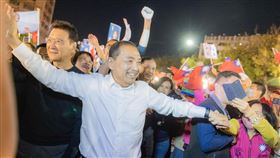 國民黨總統參選人侯友宜、副總統參選人趙少康今（26）日晚間舉行台南競選總部成立大會。（圖／侯友宜競選辦公室提供)