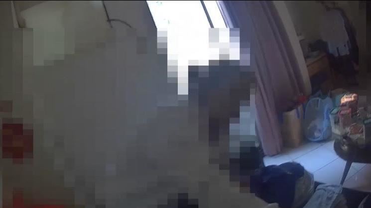 單親媽腳骨裂憂兒餓！警霸氣：我帶你去買