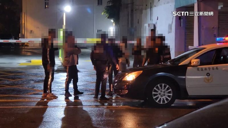 把警察當空氣　黑幫當街報名號互嗆還亮刀