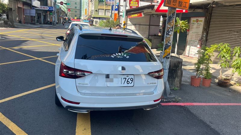 嚴重超速車牌被扣　他買高仿品回掛GG了
