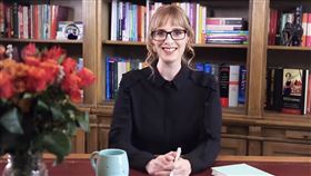 43歲澳洲歷史學家萊斯（圖中）涉嫌謀殺前夫，本月15日在帛琉被逮捕，23日引渡返回澳洲。（圖擷自「Capstone Editing」YouTube頻道）