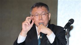 ▲藍白郭三方會談會柯文哲搔頭談話（組合圖／記者邱榮吉攝影）