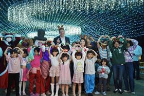 「粉紅浪漫」屏東聖誕節盛大開幕　12組巨型燈飾夢幻登場（業配勿用）