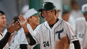 ▲又是紀慶然！大場面專家單場3安2打點，包辦追平與超前分安打。（圖／中華職棒提供）