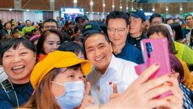 選戰倒數，侯友宜、趙少康25日合體掃街，出席雲林同鄉會活動。（侯友宜團隊提供）
