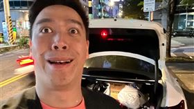 無尊後車箱沒關（圖／翻攝自無尊臉書）