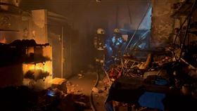 苗栗頭份凌晨惡火釀5死，一家四口全喪命，1外勞逃生，越南小吃店(圖／翻攝畫面)
