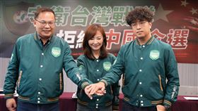 民進黨不分區立委候選人沈伯洋、郭昱晴、王義川今（28）日召開「守衛台灣戰隊出列」記者會。（圖／民進黨提供)