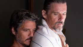 兩大男神在《荒漠斷背情》上演男男戀。（圖／傳影互動提供）