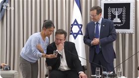 科技大亨馬斯克（Elon Musk）27日與以色列總統赫佐格（Isaac Herzog）會面，赫佐格表示其旗下社群平台X可在打擊反猶太主義方面「發揮巨大作用」。（圖／翻攝自X平台@IsraelPresident）