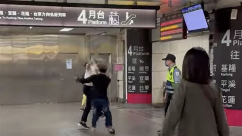北市男闖剪票口逃票　站務員急制止爆互毆