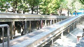 ▲佳福寺的溜滑梯和鄭成功有關？（圖／寶島神很大）

