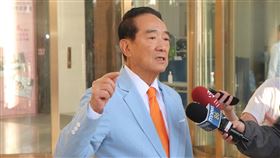 宋楚瑜接受專訪。（圖／親民黨提供）