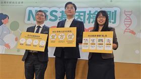 年輕病友協會提供癌症治療基因定序懶人包癌症治療次世代基因定序（NGS）可望部分納健保，最快2023年第2季上路，台灣年輕病友協會副理事長劉桓睿（中）28日公布QA懶人包一次看。中央社記者陳婕翎攝  112年11月28日