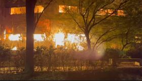  快訊／台南柳營資源回收場火警！全面燃燒，圖／翻攝畫面