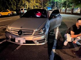 ▲新北市板橋發生擄人案，林姓主嫌供稱，因被害人積欠他6萬元不還，因此假慶生趁機擄走被害人。（圖／翻攝畫面）