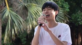 從《超級紅人榜》出道被稱為「鄭日清接班人」的柯辰勳驚傳逝世消息。（圖／翻攝自柯辰勳粉絲團）