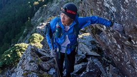 《赤心巔峰》越野跑者周青在挑戰過程中克服許多挫折與失敗。（圖／活水文化事業有限公司提供）