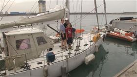 躲戰火避難！烏克蘭1家3口，駕帆船停靠台中港，方向舵故障（圖／翻攝畫面）