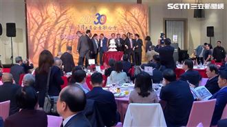 賴出席創業奧斯卡　盼台灣成經濟日不落國