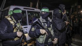 哈瑪斯士兵，拉法紅十字會，哈馬斯和以色列停火協議，人質-囚犯交換（圖／美聯社／達志影像）