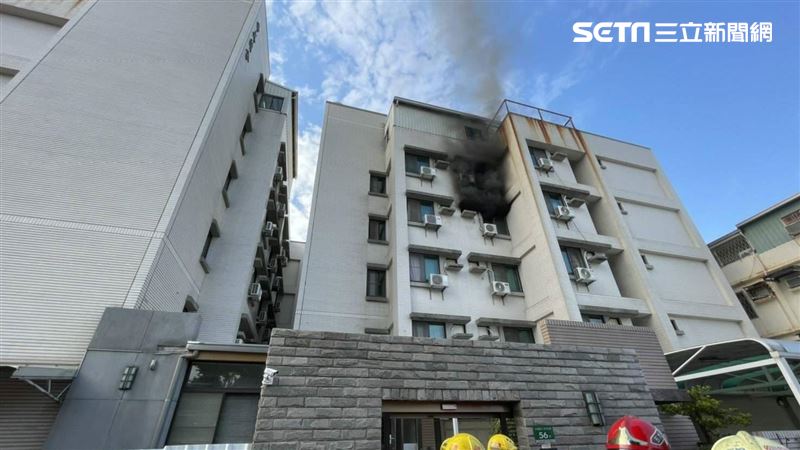 新／專租大學生透天厝竄火舌　25人急疏散