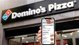 慶達美樂披薩上線，消費者12月起透過Uber Eats App點購享免運費、買一送一等多重好康優惠。（圖／Uber Eats提供）