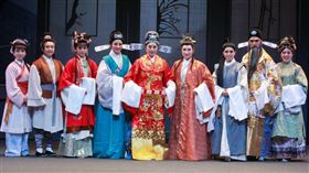 梁芳毓（左起）、李嘉、曾玫萍、林芳儀、唐美雲、小咪、吳宜蓁、杜健瑋、吳旻真（圖／民視提供）