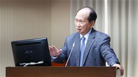 立院審查公共工程委員會預算  吳澤成列席備詢立法院交通委員會29日上午審查113年度中央政府總預算案關於行政院公共工程委員會單位預算，邀請行政院公共工程委員會主委吳澤成列席報告並備詢。中央社記者鄭清元攝  112年11月29日