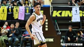 ▲東超聯賽，新北國王迎戰馬尼拉電器，楊敬敏投進全場第1球。（圖／記者劉彥池攝影）