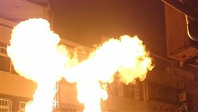 澎湖武轎踩街澎湖武轎踩街源自各地寺廟的武轎遶境宗教活動，除各式雷射燈光及LED燈飾，近年來更加裝噴火設備，展現特色。（澎湖縣政府提供）中央社  107年4月18日