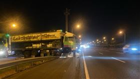 車禍,大貨車,嘉義交流道,活魚