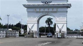 ▲高雄岡山空軍官校今凌晨發生火警，經查為新建營舍工地起火，所幸無人員受傷。（圖／CTWANT）